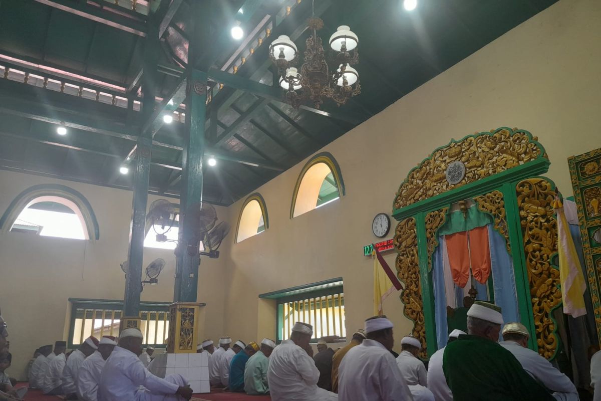 Keunikan tradisi Ramadhan di Masjid  Kesultanan Ternate berusia ratusan tahun