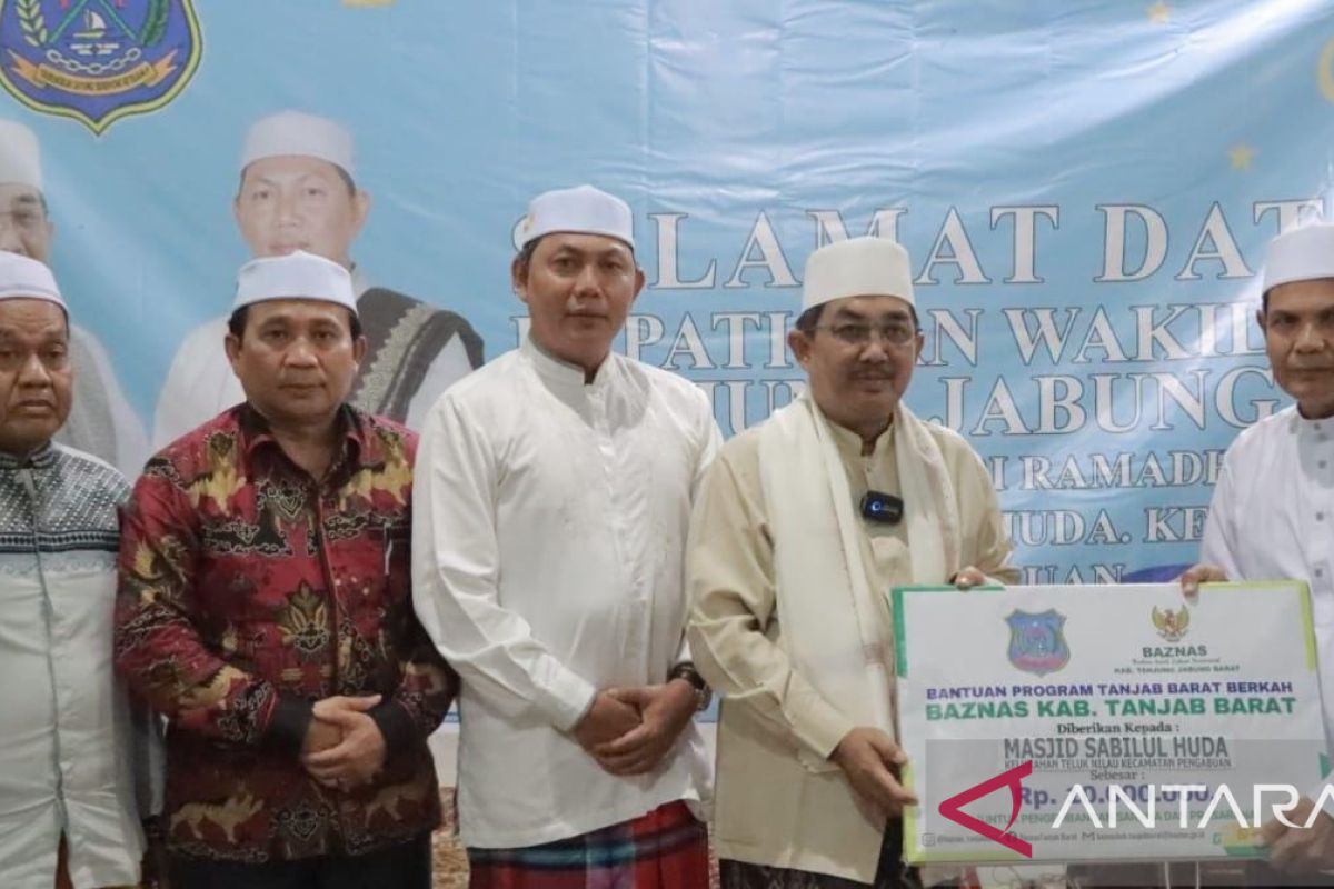 Bupati Tanjab Barat sampaikan hasil pembangunan ke masyarakat disela-sela Safari Ramadhan