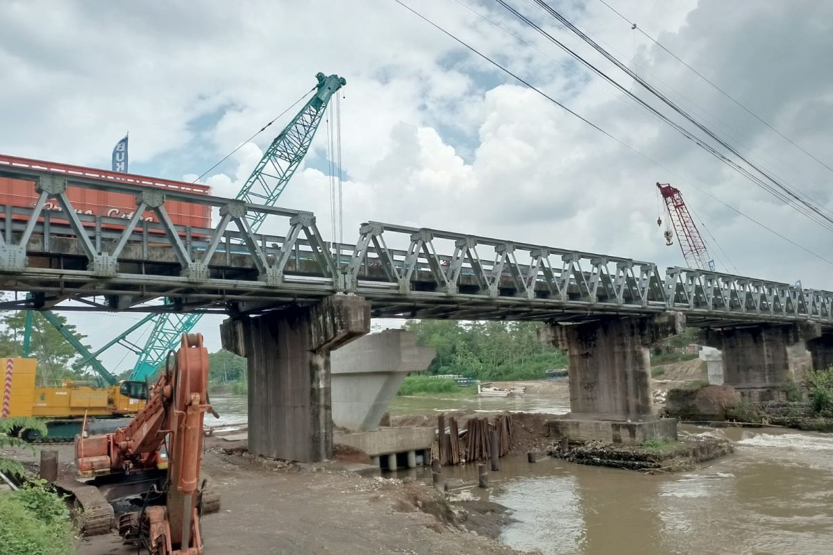 Polisi larang truk gandeng masuk Tulungagung selama perbaikan jembatan Ngujang