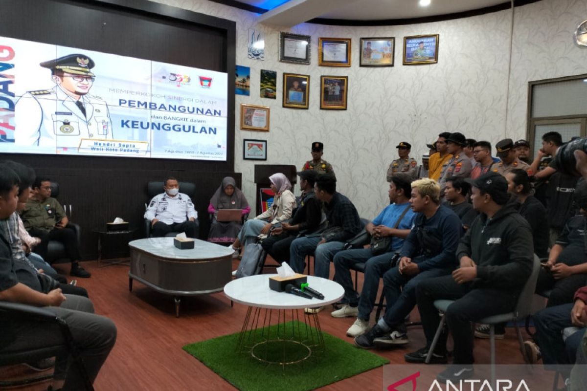 Ratusan musisi di Padang minta Pemkot revisi pembatasan operasional Kafe selama Ramadan