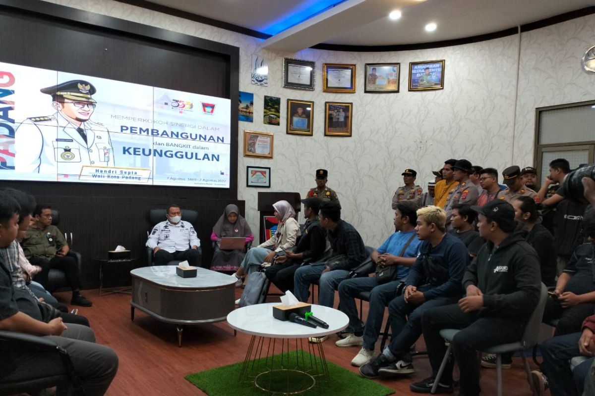 Musisi Padang minta Pemkot revisi pembatasan kafe saat Ramadhan
