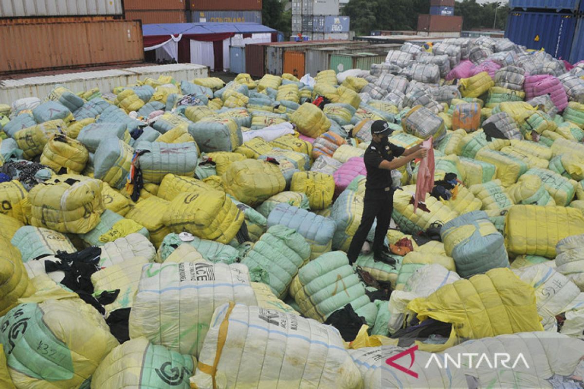 Impor pakaian ilegal Rp100 T, Teten tegaskan berantas importir nakal