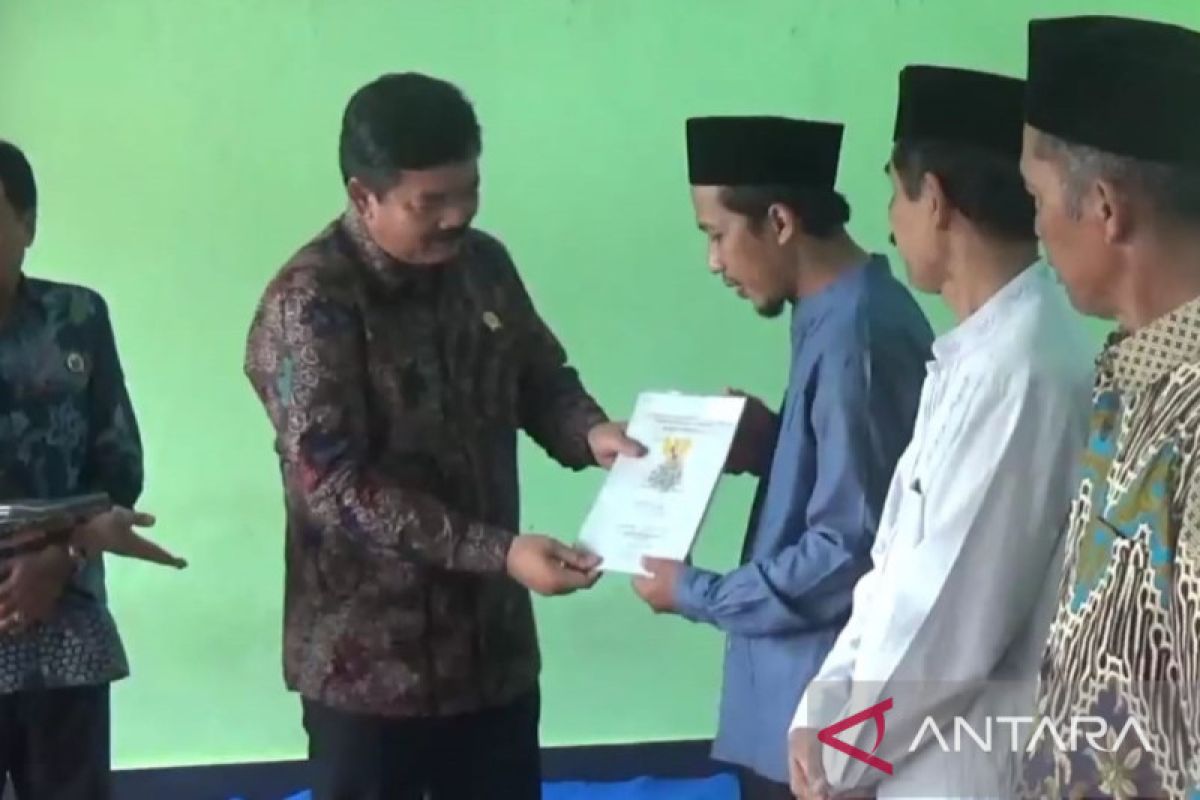 Menteri ATR/BPN serahkan 1.407 sertifikat aset Pemkab Madiun