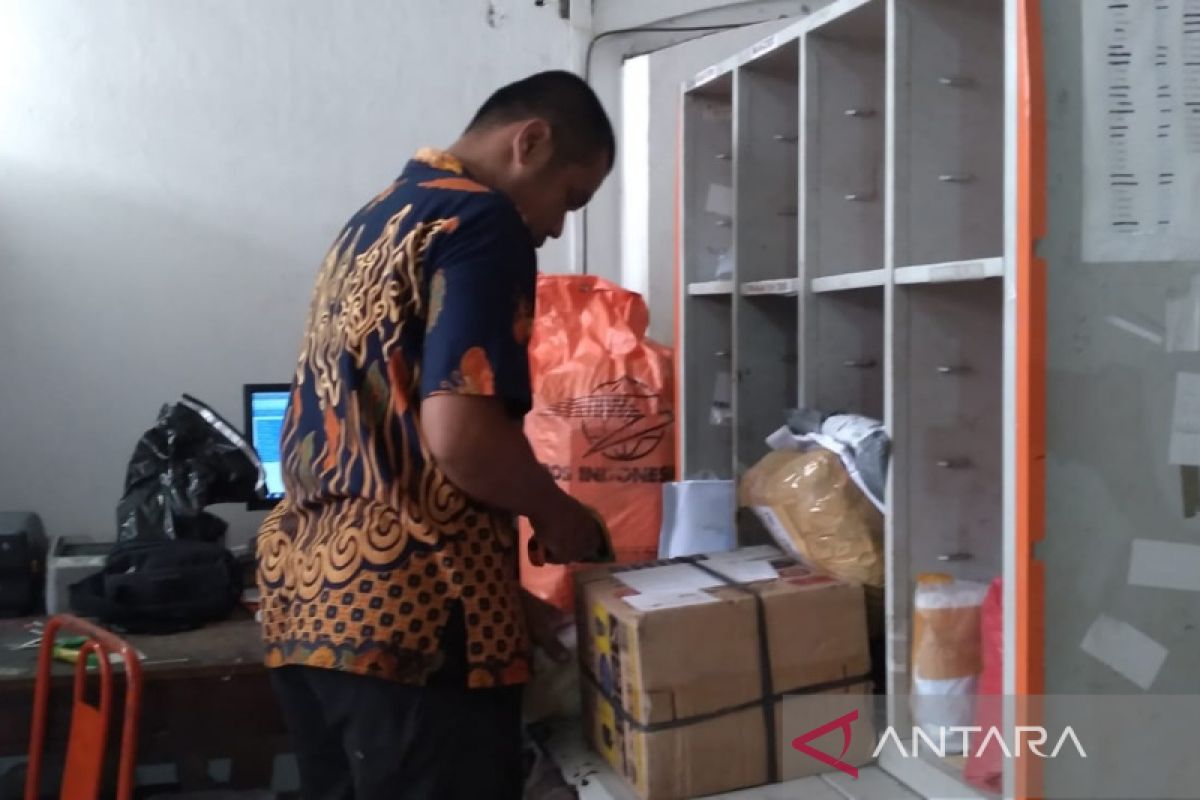 PT Pos Indonesia kirim dua ton barang per hari dari Solo