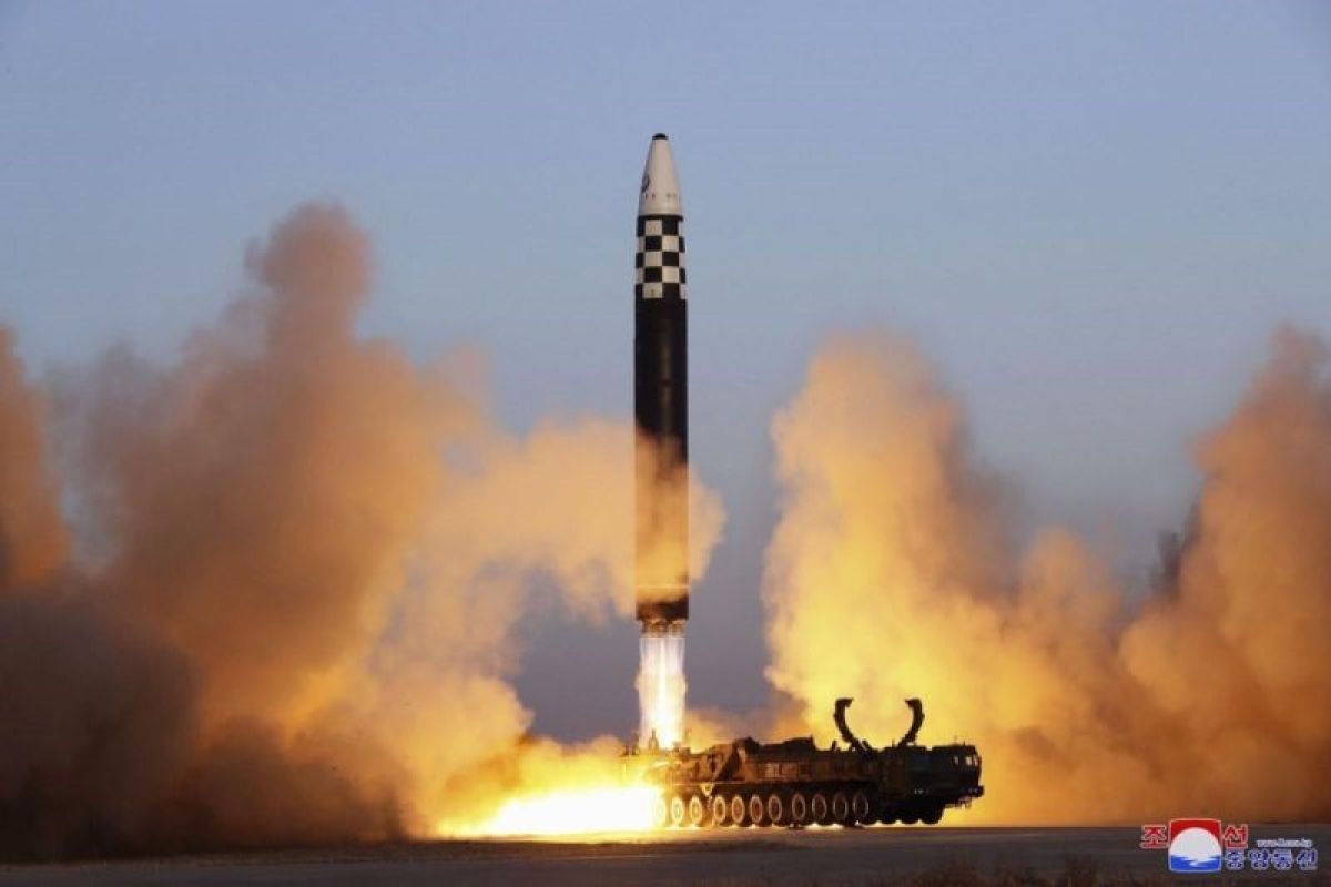 Pemimpin Korea Utara Kim Jong Un desak lebih banyak produksi bahan nuklir taraf senjata