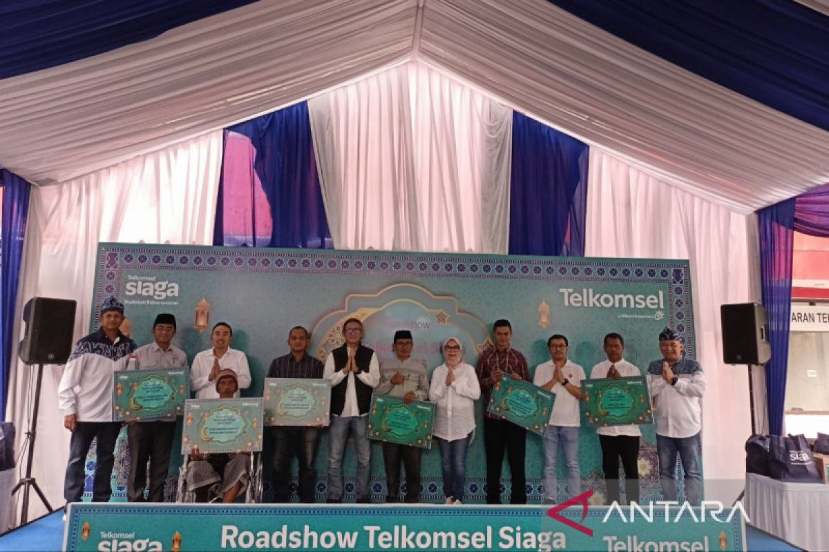 Telkomsel Siaga beri bantuan ke masyarakat duafa hingga panti jompo