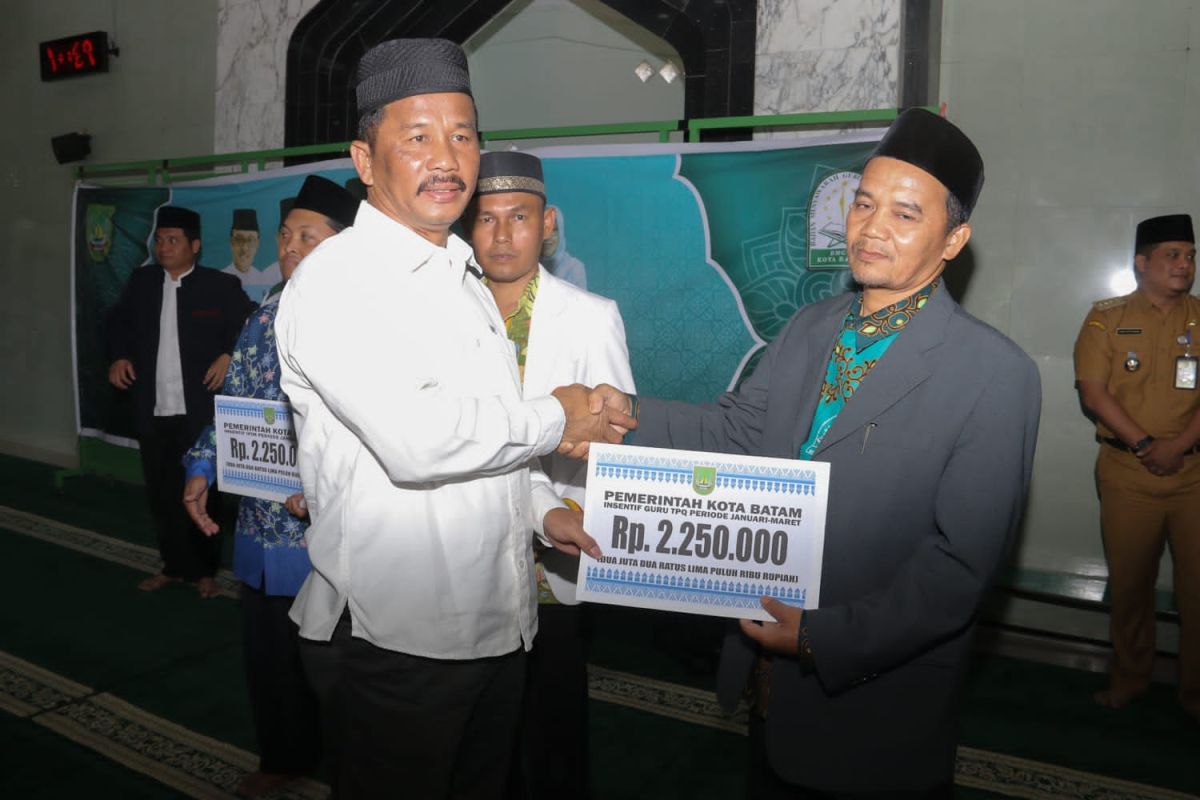 Pemkot Batam salurkan insentif untuk 544 mubalig