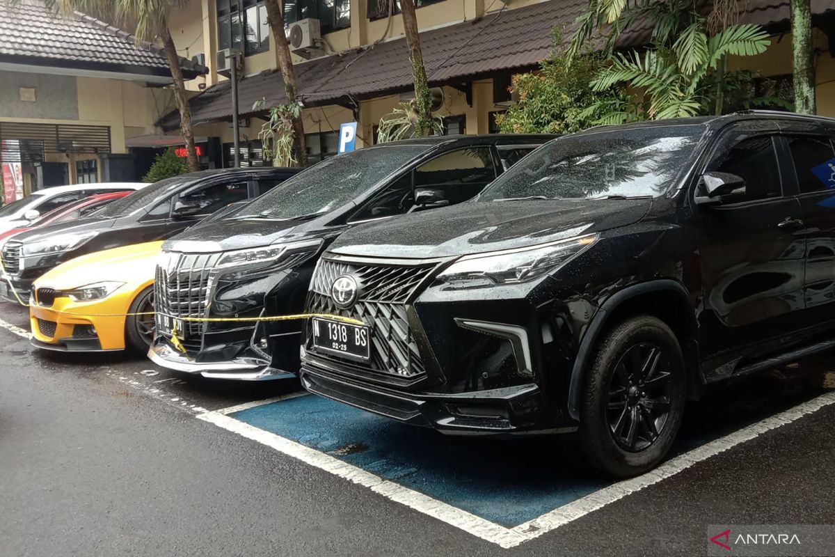 Polisi Malang dalami hasil penjualan mobil mewah Wahyu Kenzo