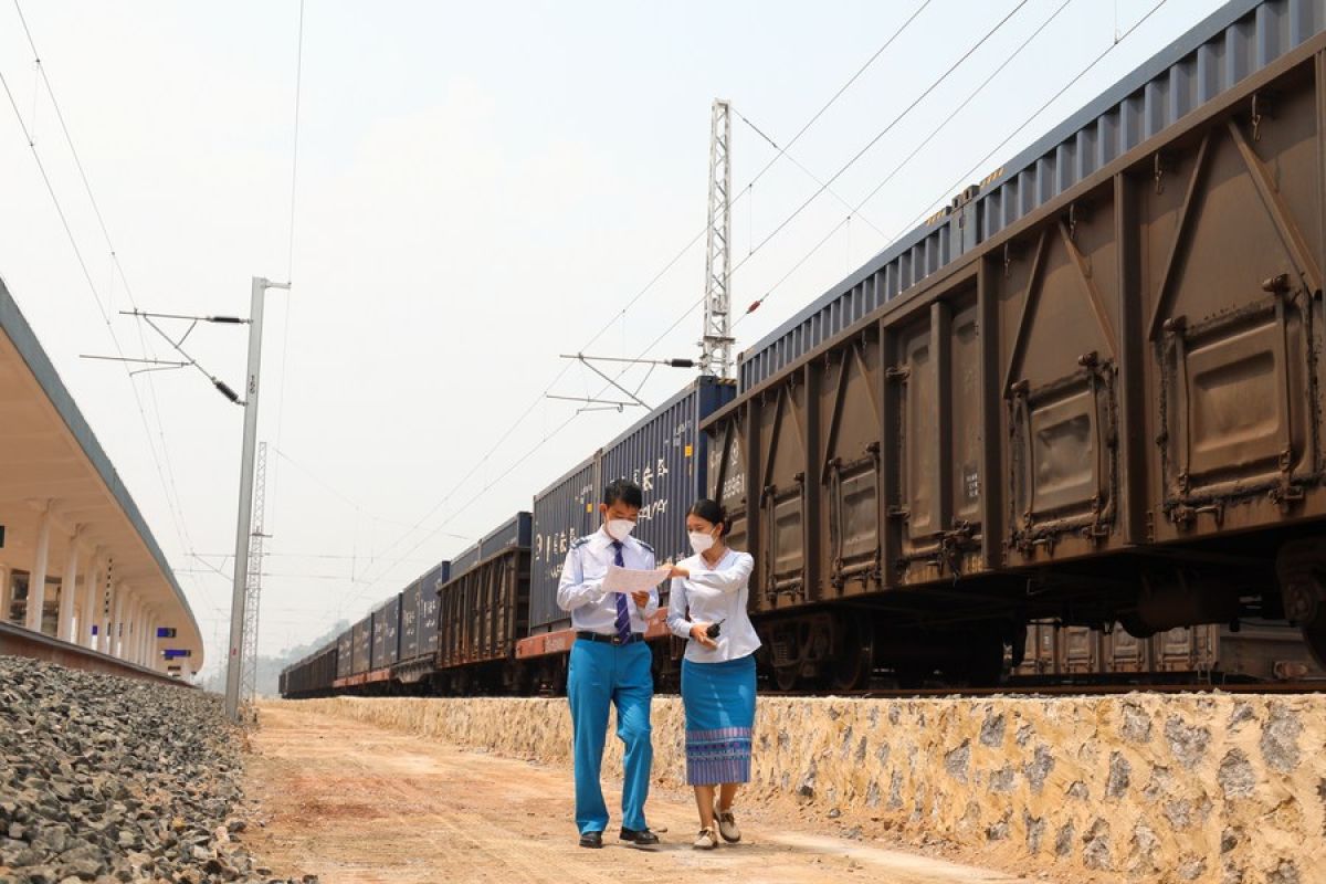 Jalur kereta China-Laos akan dibuka April