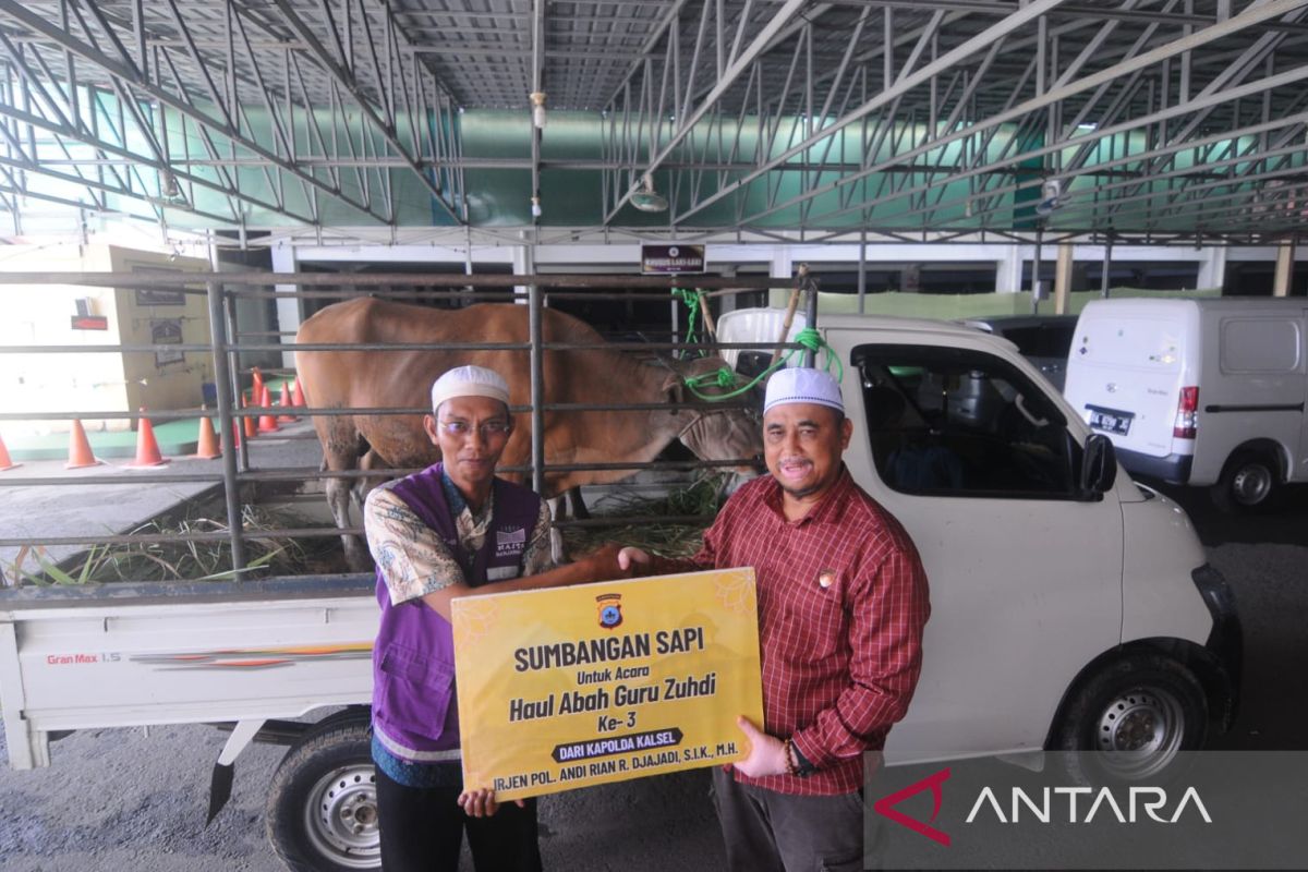 Kapolda Kalsel sumbang dua sapi untuk Haul Guru Zuhdi