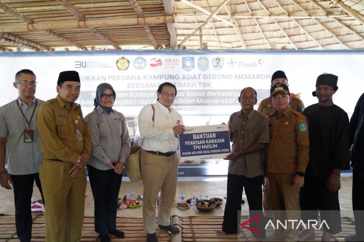PT Timah Tbk Serahkan Bantuan Penataan TPU di Dusun Air Abik