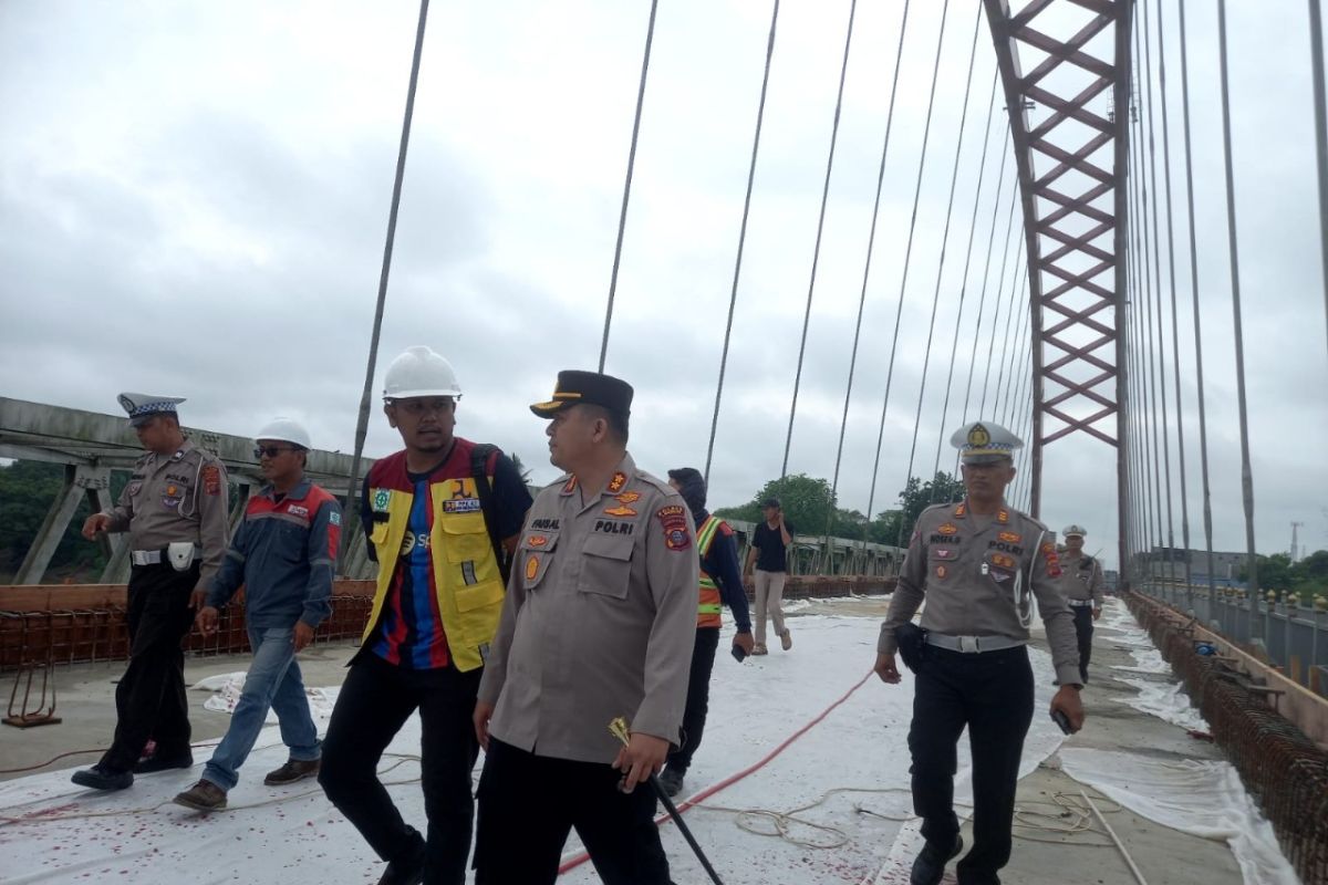 Kapolres Langkat lihat penyelesaian pembangunan jembatan Sei Wampu