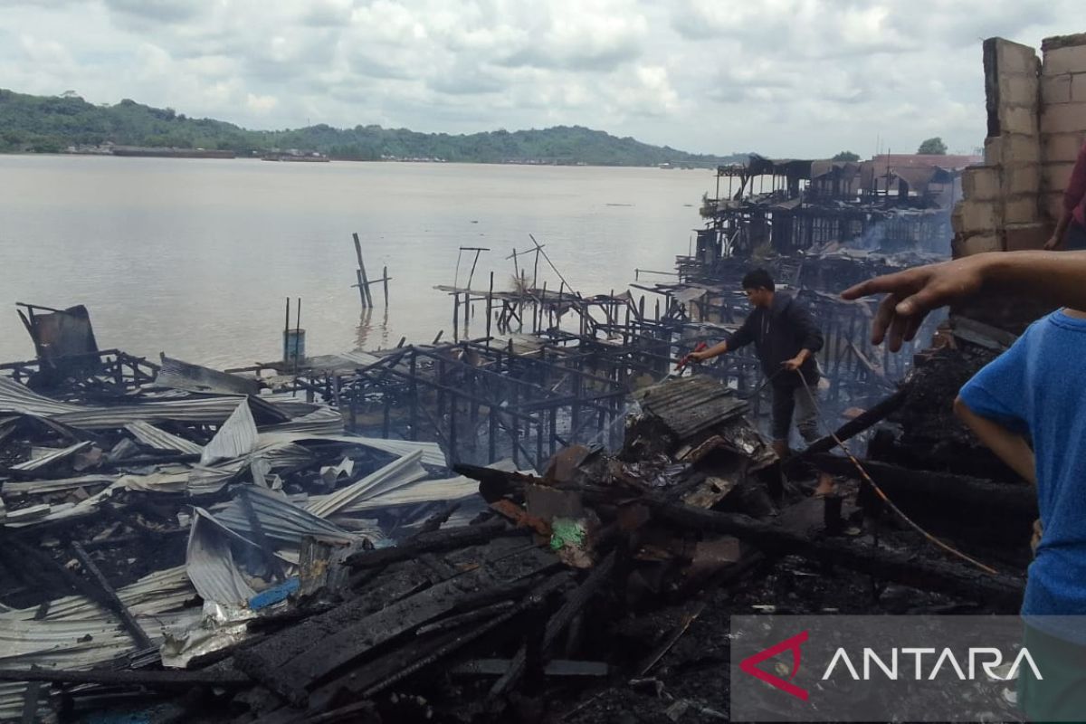 Damkar Samarinda padamkan 17 bangunan terbakar di Loa Janan Ilir