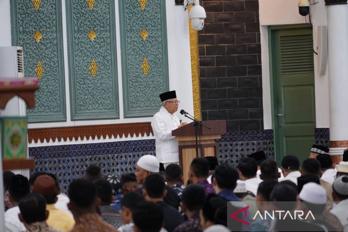 Wapres Ma'ruf pesankan jaga komitmen kebangsaan saat tarawih di Aceh