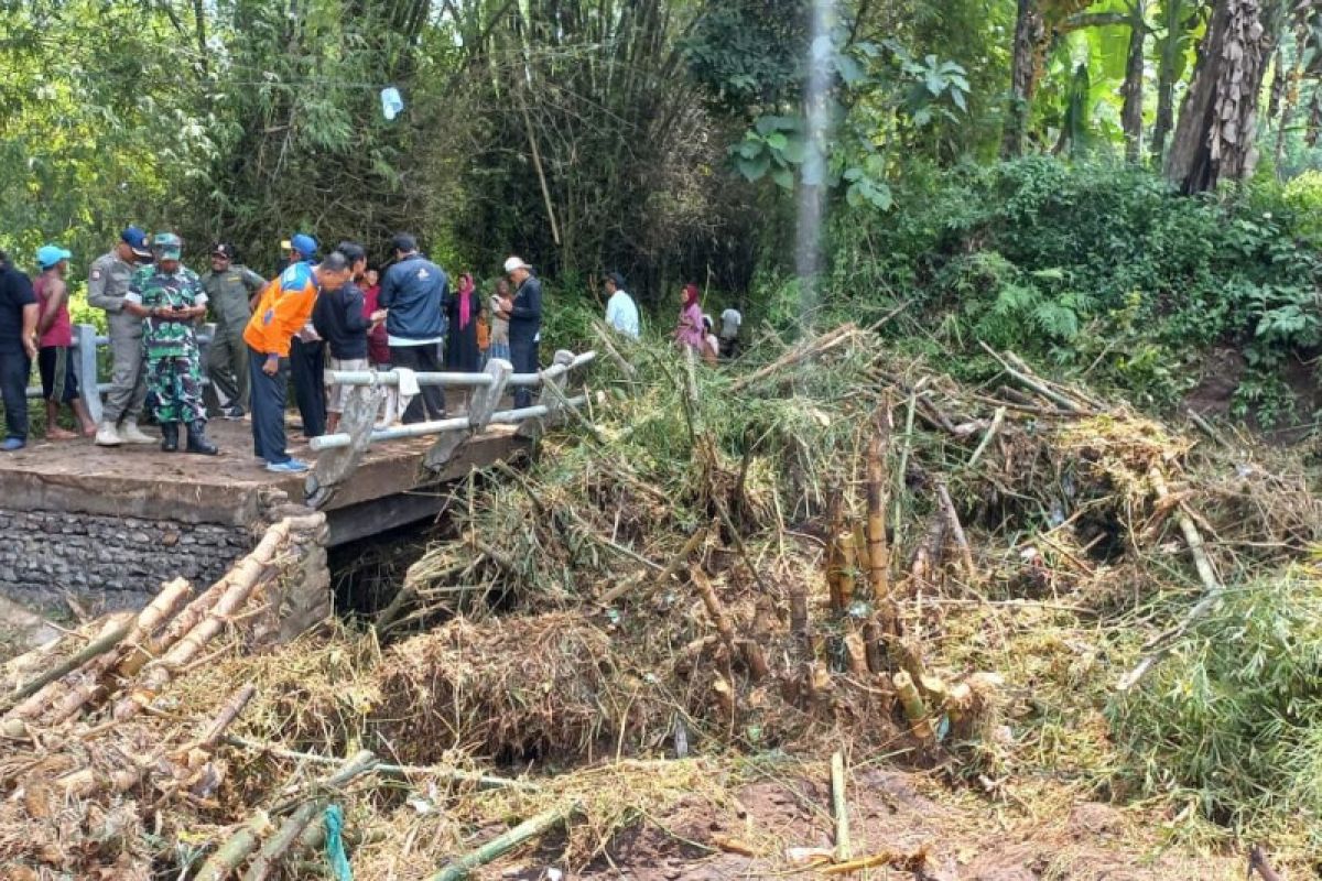 BPBD Kabupaten Probolinggo identifikasi kerusakan jembatan akibat banjir