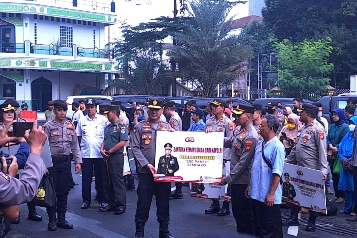 Ribuan paket sembako dari Kapolri disebar ke masyarakat Jaksel