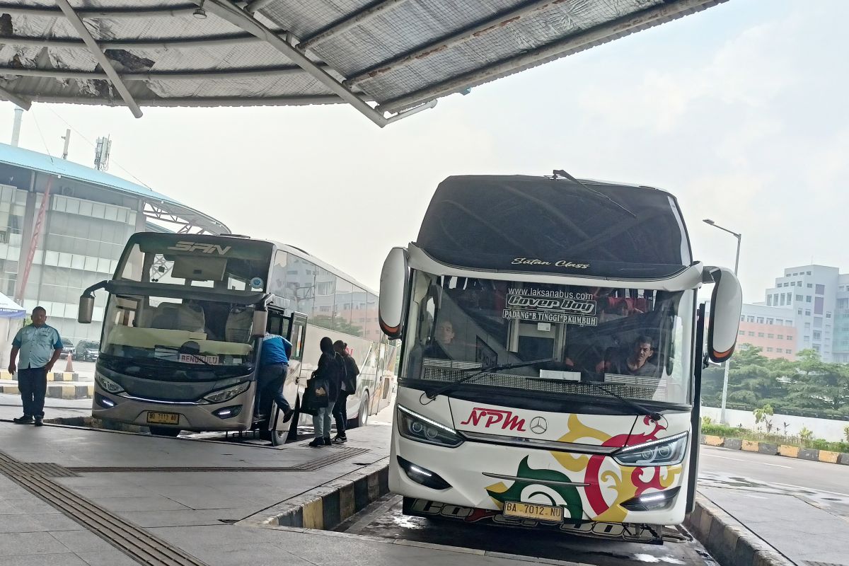 Terminal Pulo Gebang uji kelayakan bus secara berkala jelang mudik