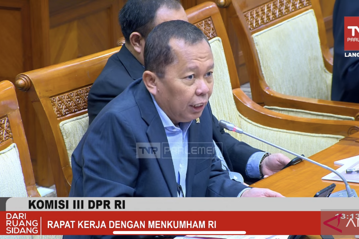 Anggota DPR sebut MK tak sepatutnya mengadili UU MK