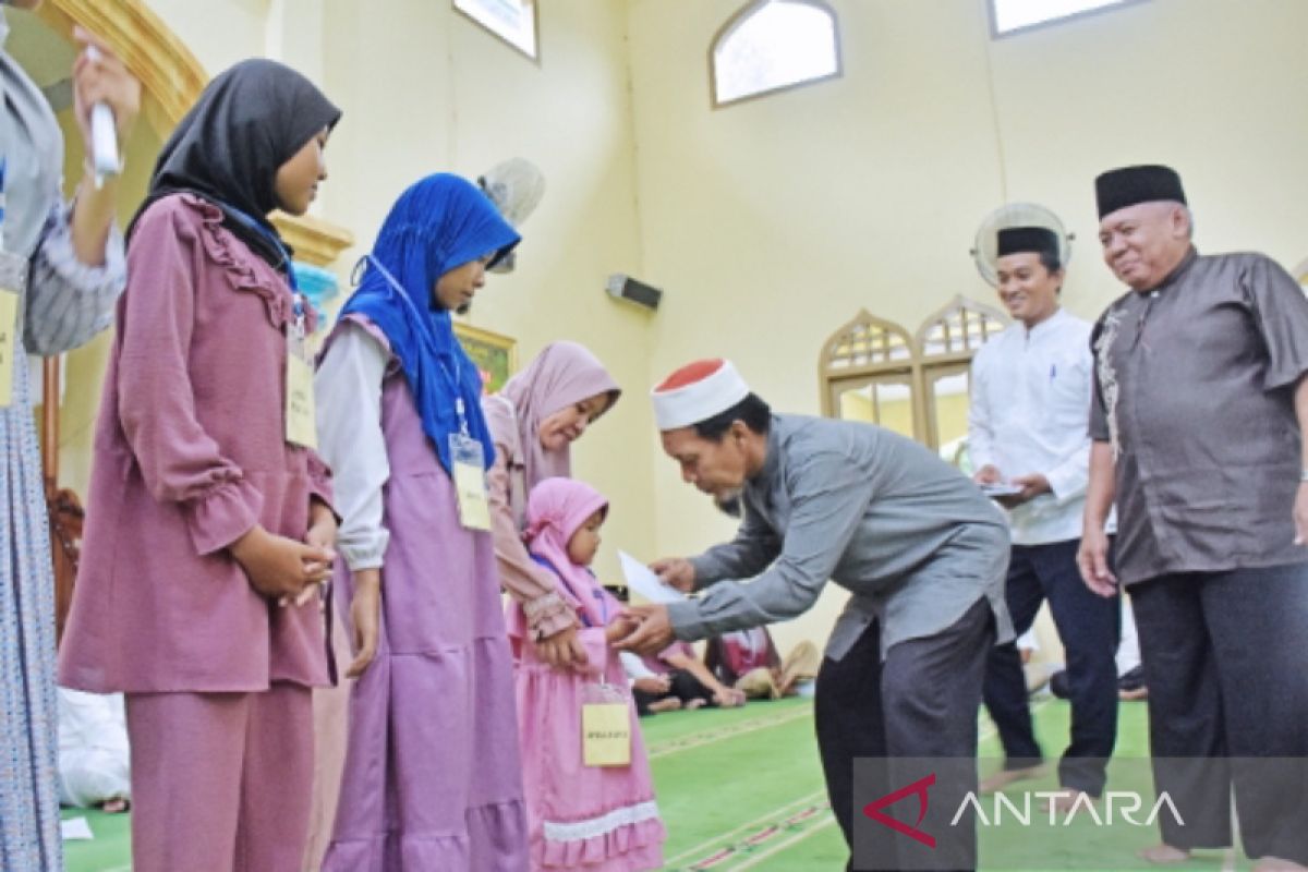 Ramadhan - Pemkab Bangka Barat salurkan santunan anak yatim piatu