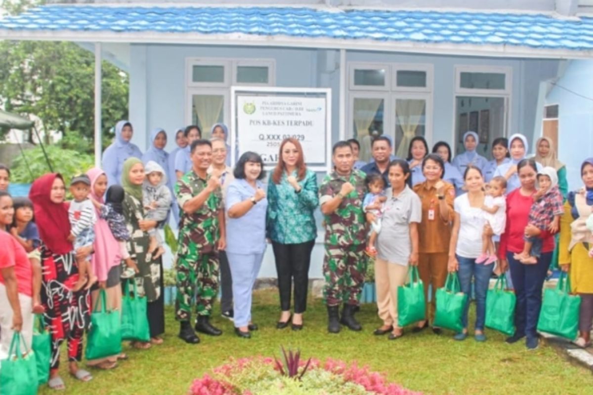 Lanud Pattimura -TP PKK Ambon salurkan bantuan bagi penderita  stunting