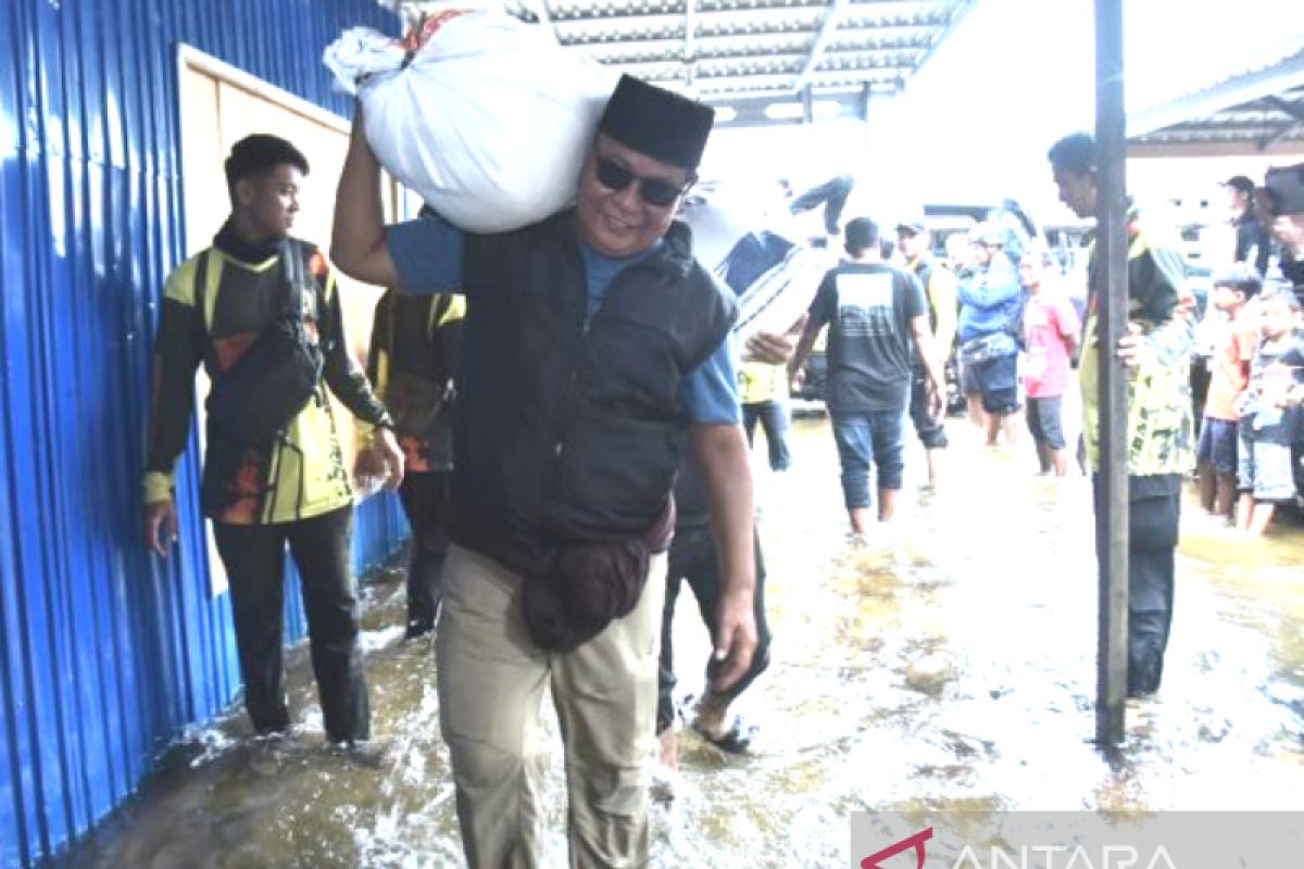 South Kalimantan Governor instructs free health service at flooding areas