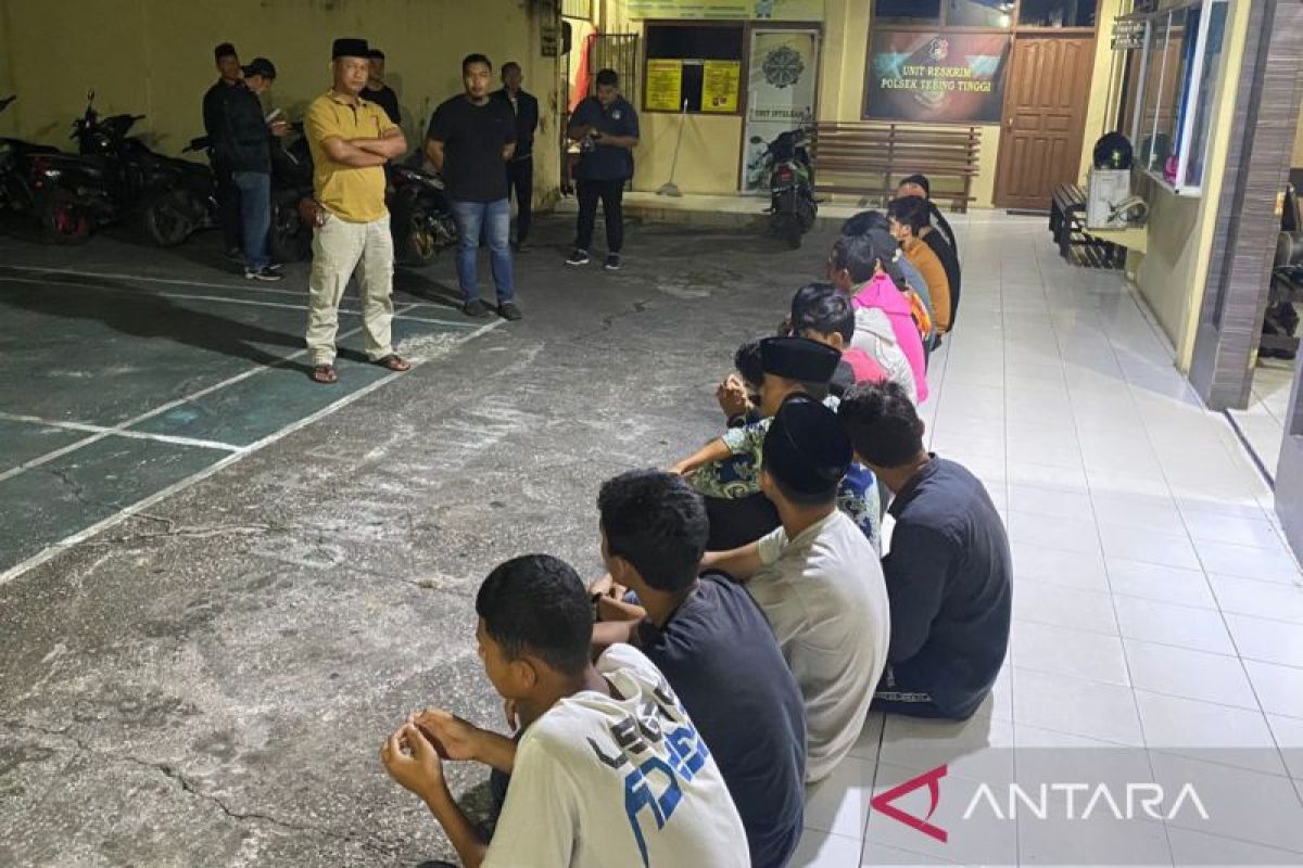 Belasan pemuda Meranti Riau diamankan polisi saat perang sarung