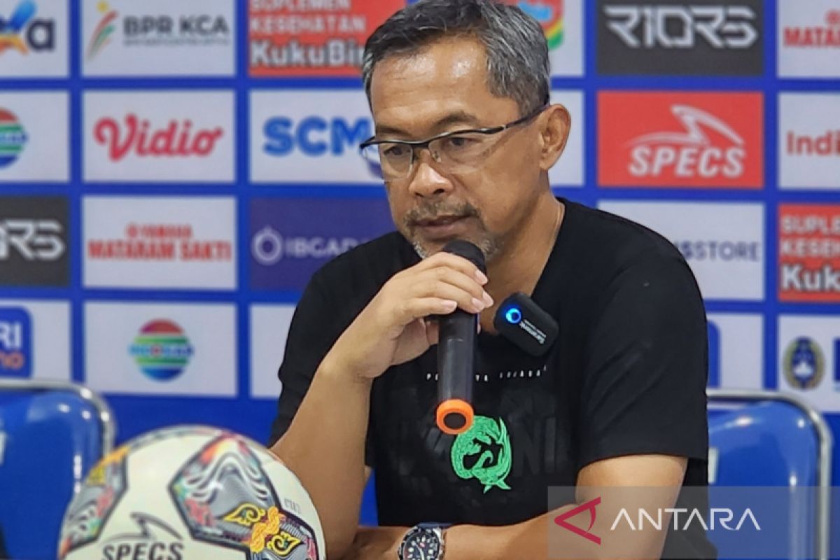 Aji Santoso puji dua pemain saat Persebaya menang atas PSIS Semarang