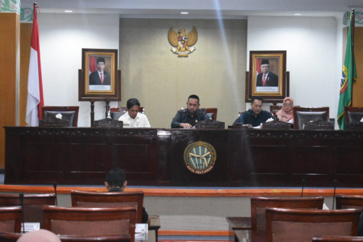 Wali Kota sampaikan jawaban terkait tiga Raperda di DPRD Pontianak