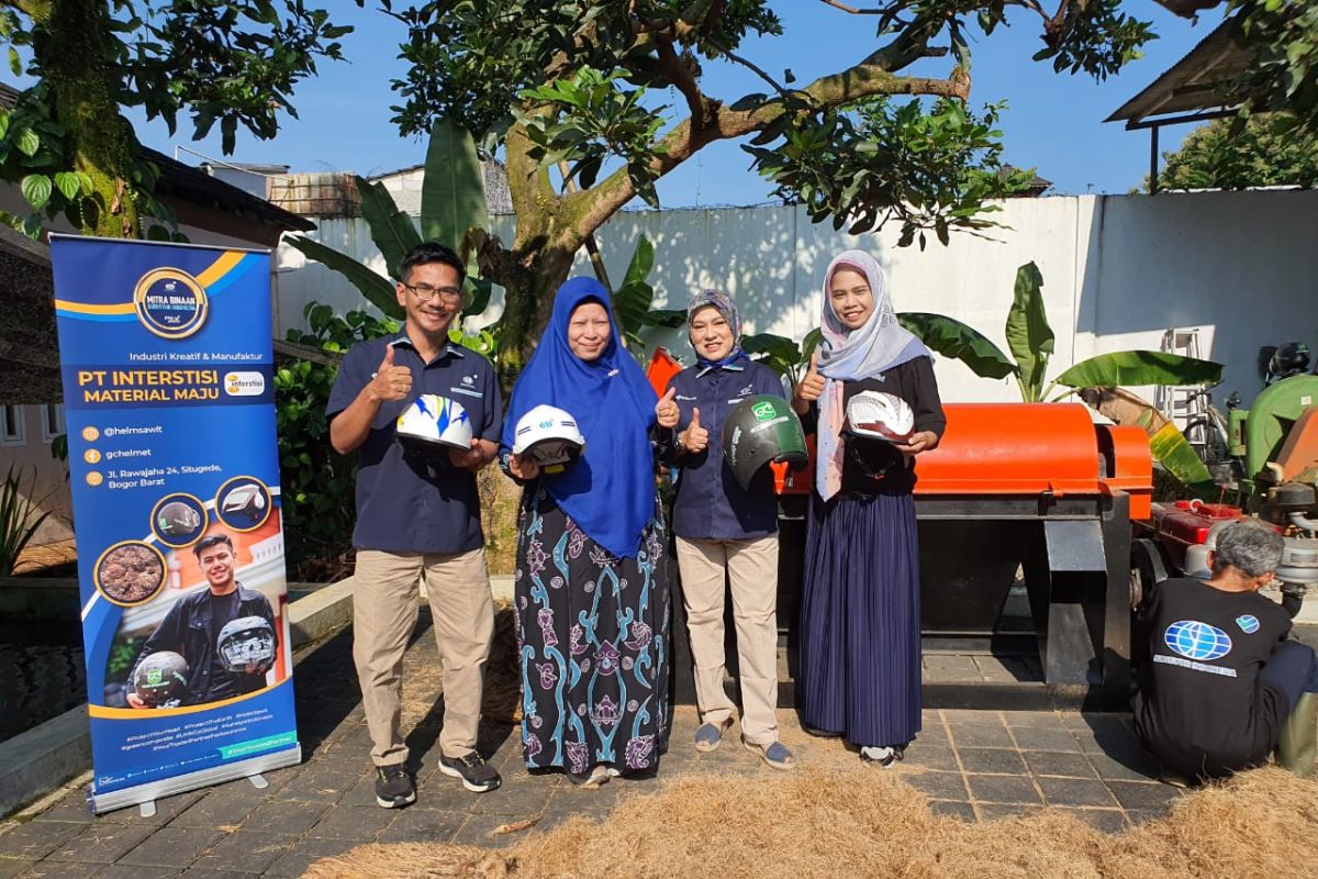 IPB creates helmets using empty palm fruit bunches