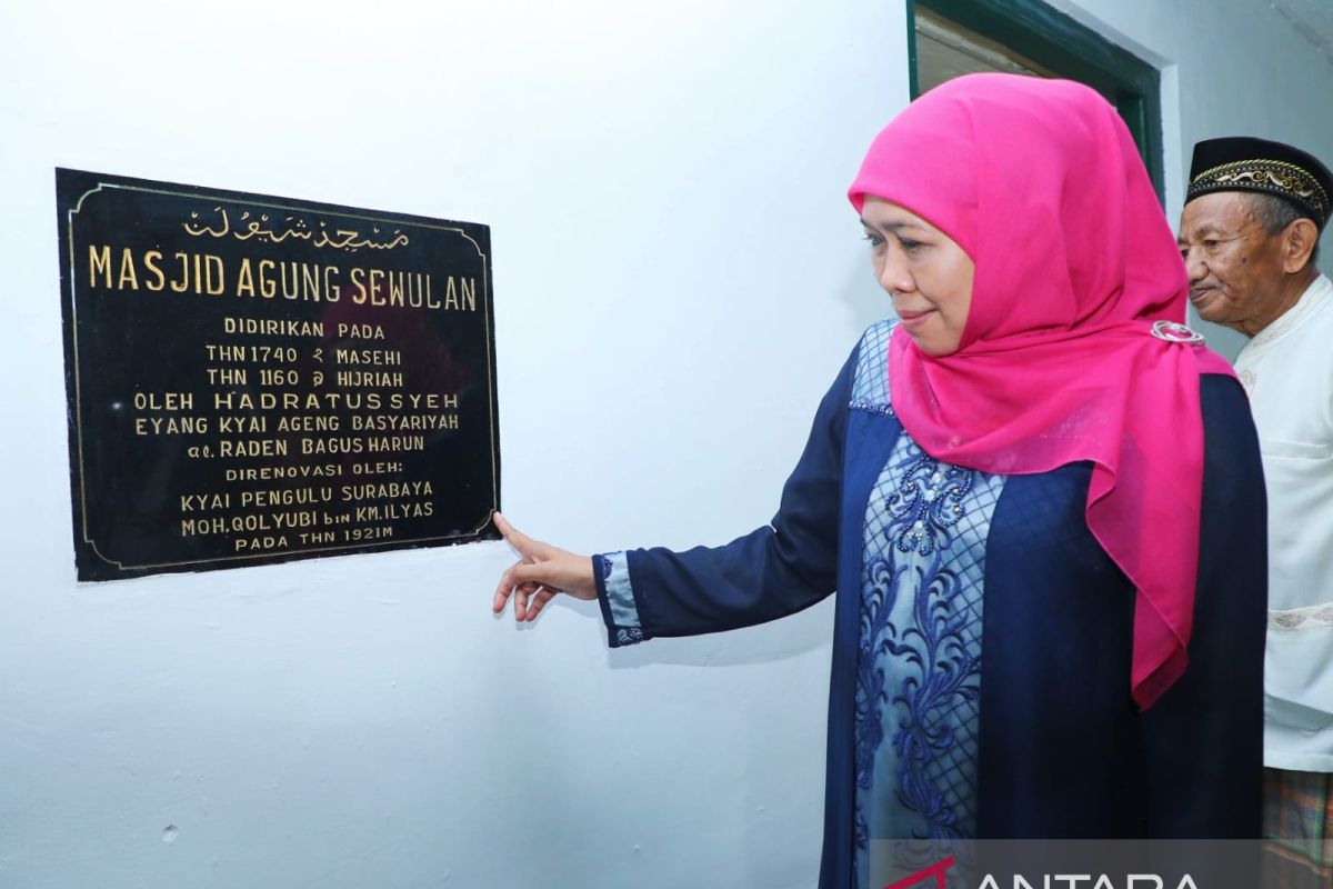 Gubernur Khofifah safari Ramadhan jelajahi masjid legendaris