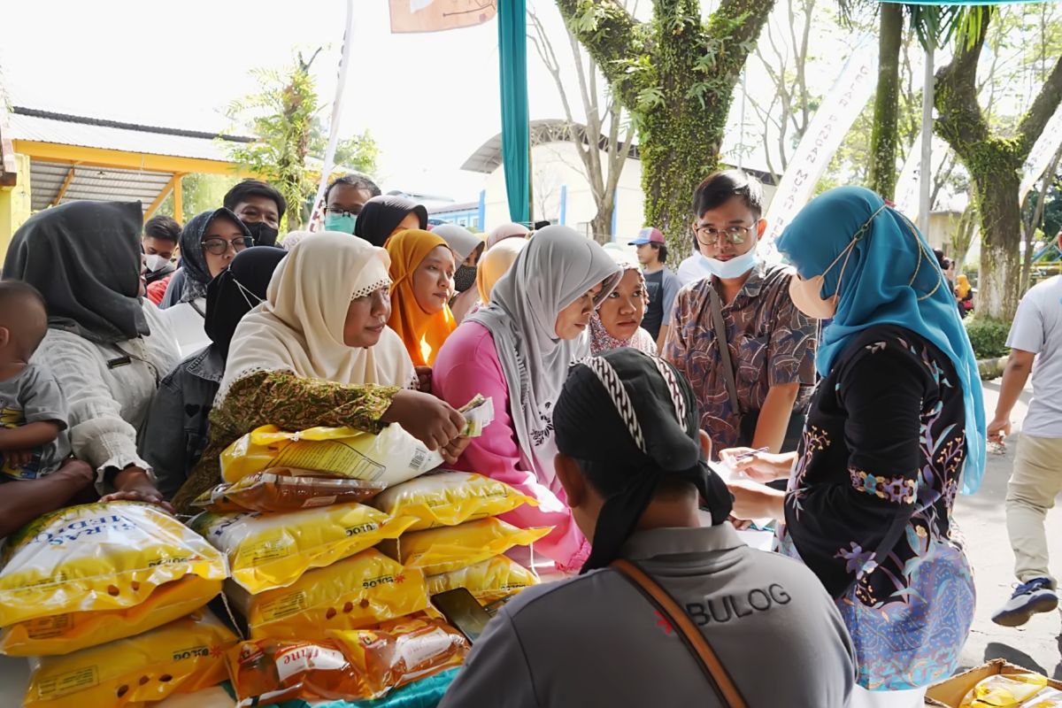 Pemkab Lumajang gelar pasar murah stabilkan harga jelang Lebaran