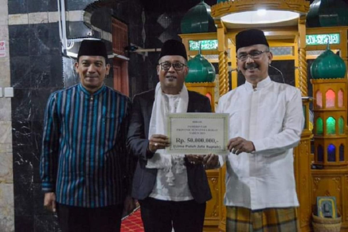 TSR Pemprov Sumbar puji masjid Ilham Koto Panjang dan serahkan bantuan