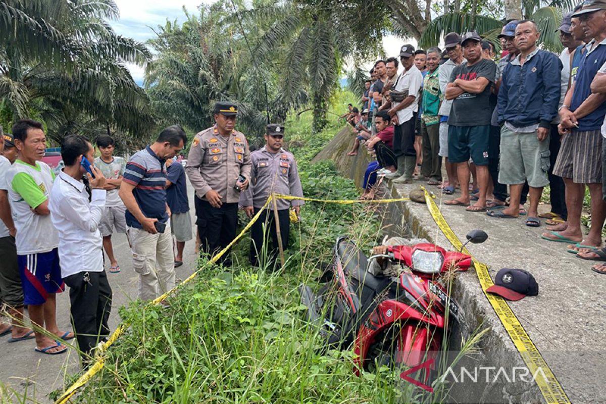 Warga Ujung Padang temukan mayat di atas motor