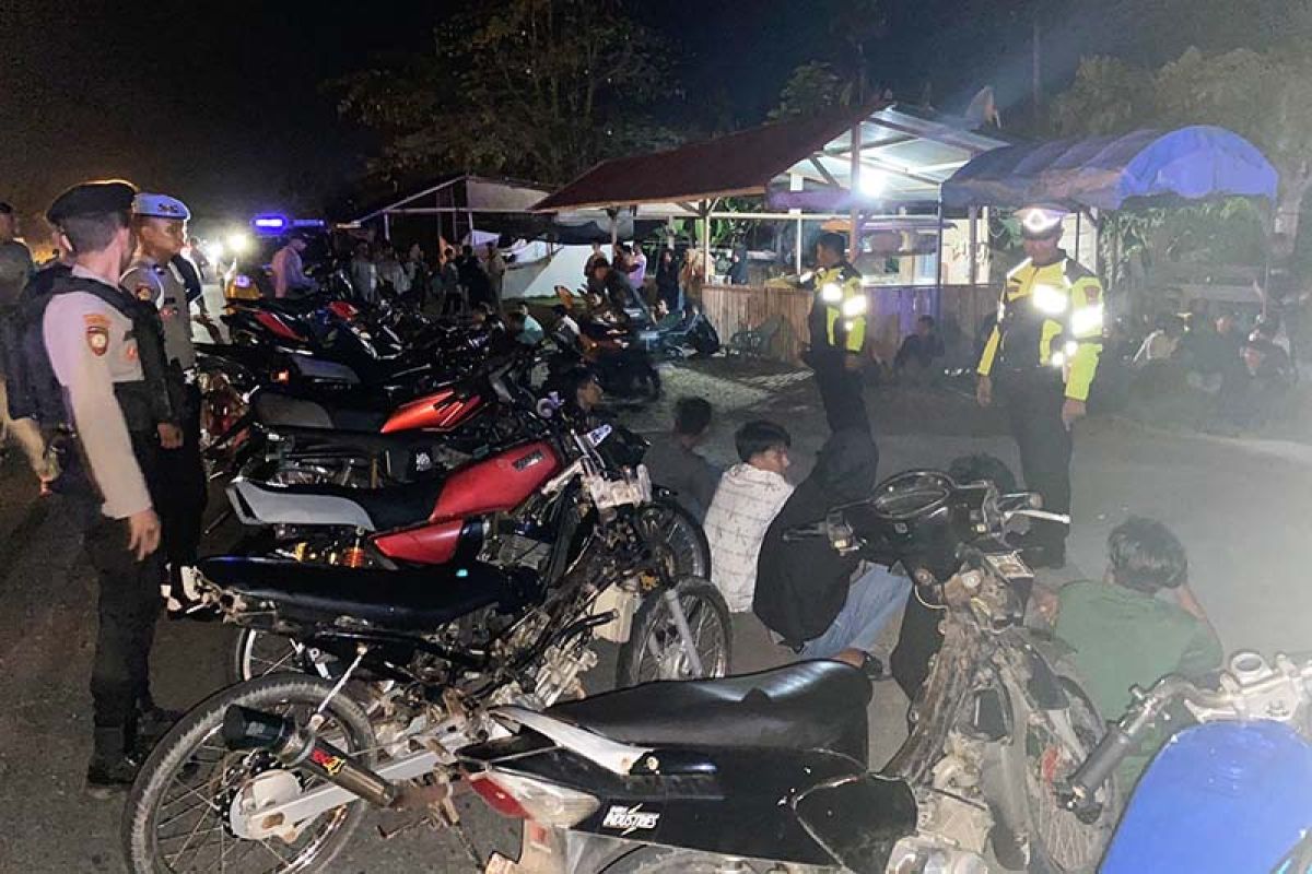 Polisi bubarkan balap liar, 48 sepeda motor diamankan