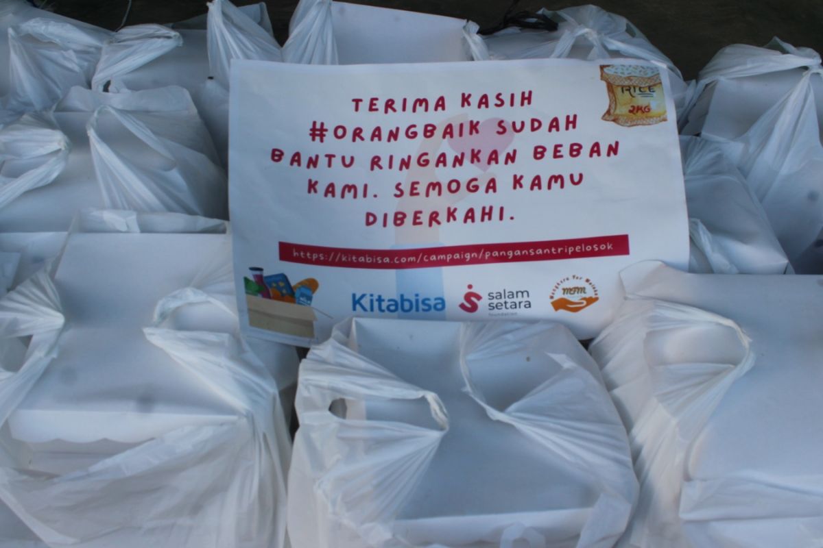 Komunitas Mangkera For Maluku  bagikan 100 takjil selama Ramadhan
