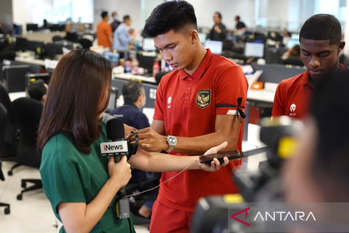 Pemain timnas Indonesia U-20 kompak kenakan pita hitam