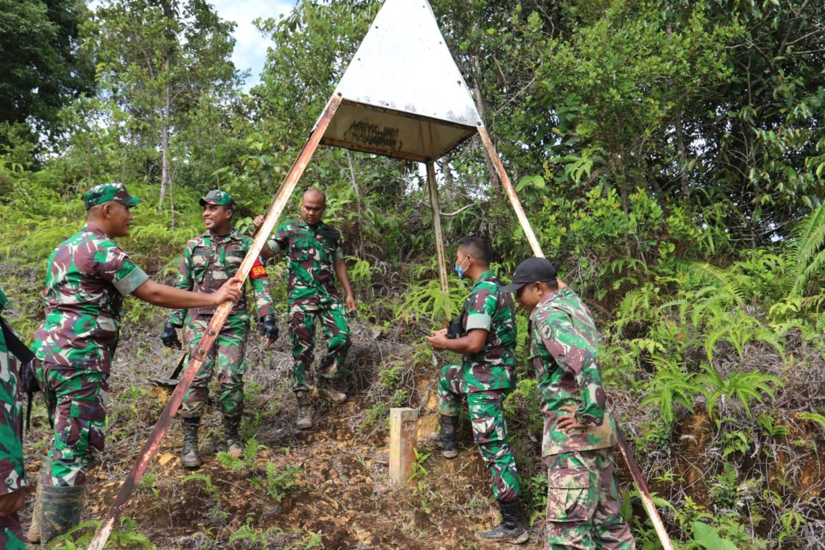 Dandim Putussibau cek patok batas RI-Malaysia di Puring Kencana