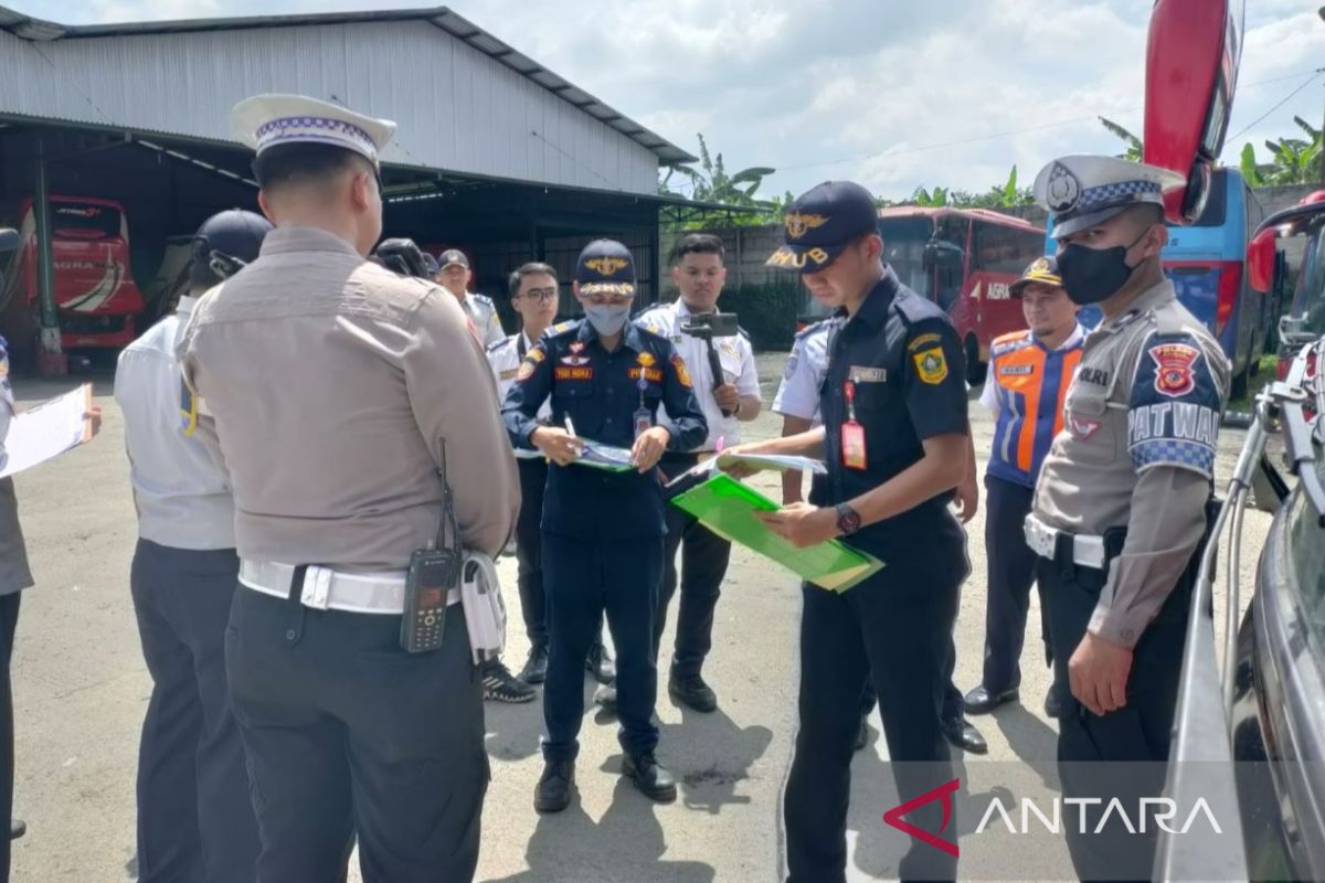 Polres Bogor uji kelayakan bus jelang musim mudik