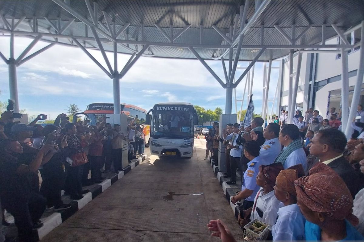 Kemenhub luncurkan layanan bus ALBN rute Kupang menuju Dili