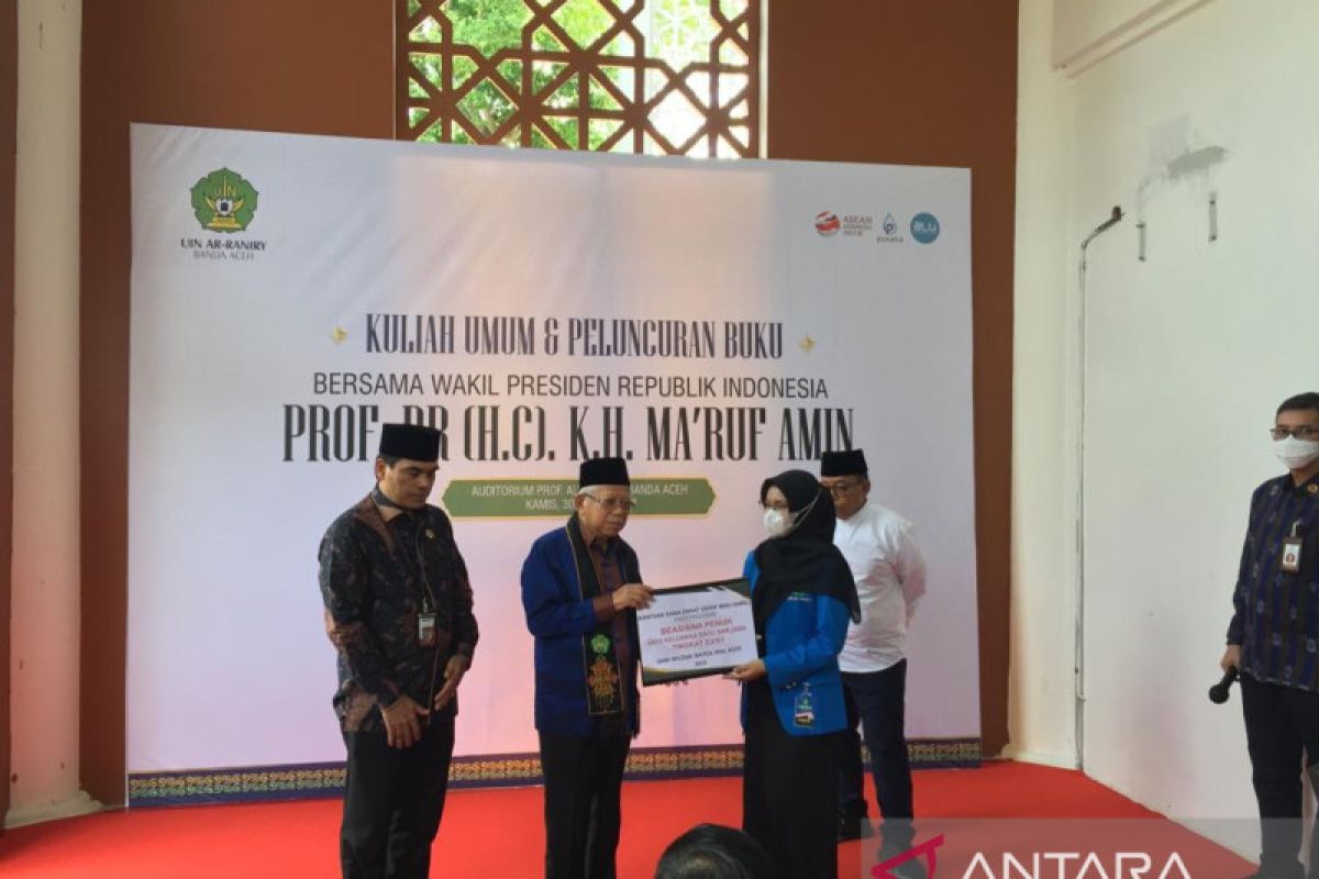 Wapres serahkan beasiswa SKSS dan mualaf dari Baitul Mal Aceh