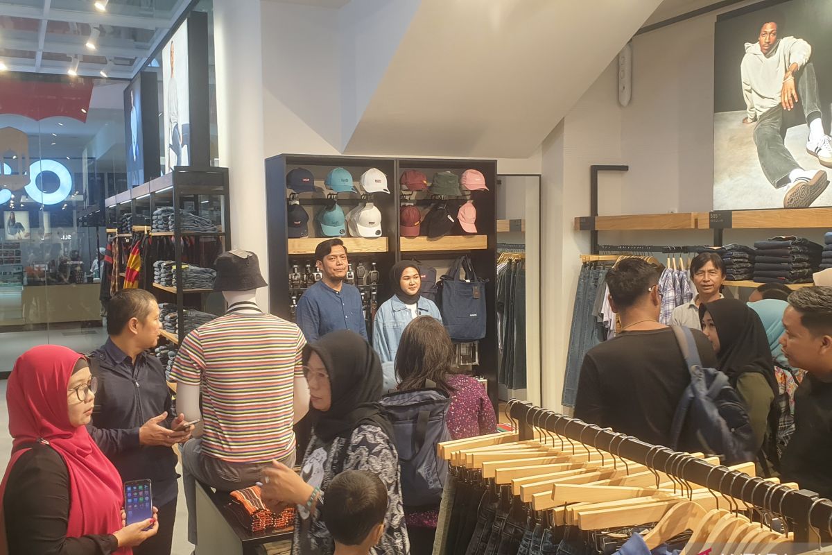 Pemilik gerai pakaian di mal Palembang promosi sambut Lebaran