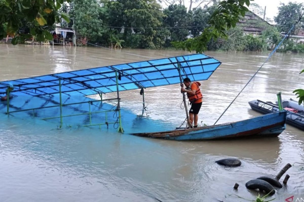 Belasan perahu tambang di Surabaya tidak punya izin operasional