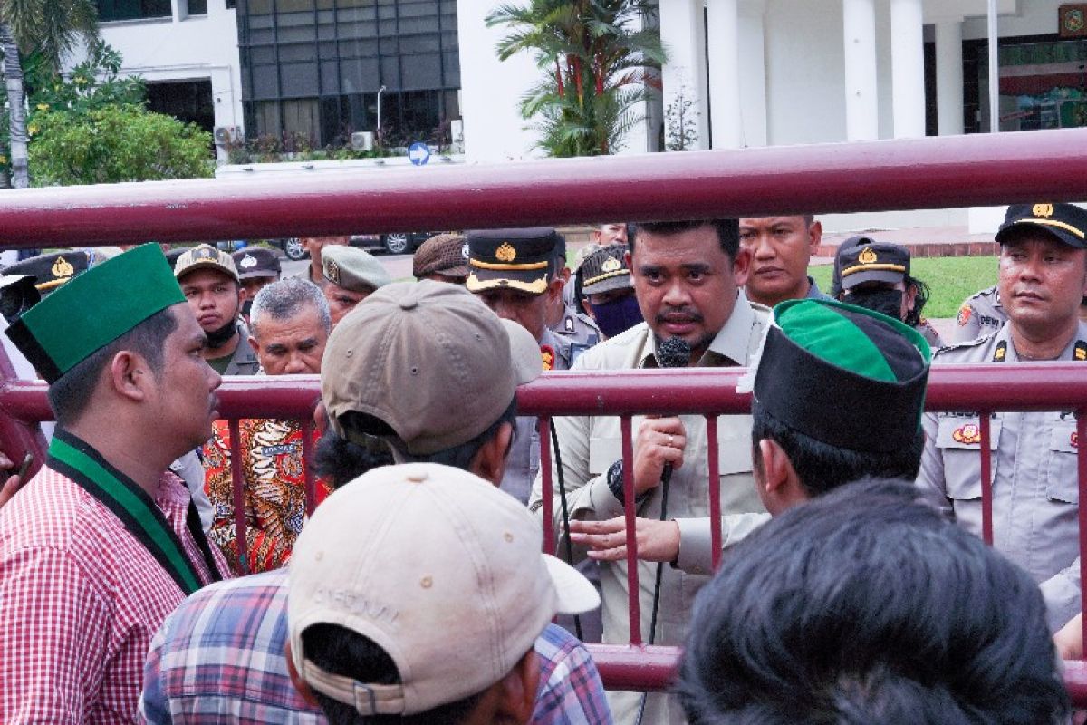 Unjuk rasa HMI di Balai Kota Medan: berawal kritik, berakhir pujian