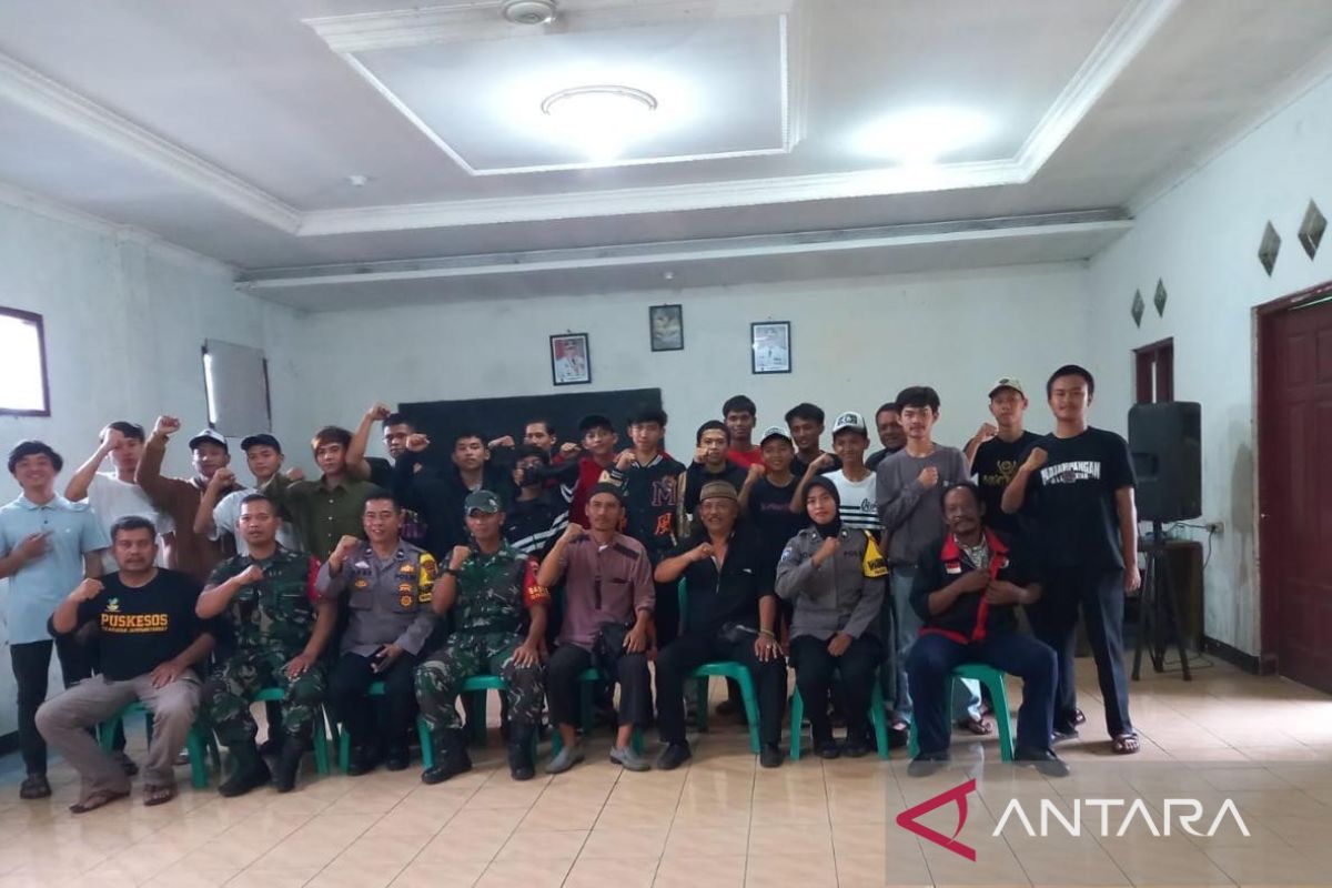 Polisi damaikan dua kelompok remaja terlibat perang sarung di Sukabumi