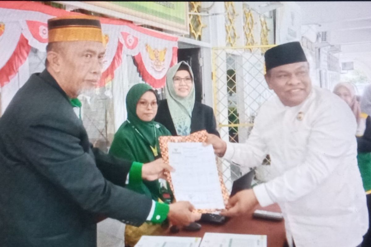 Bupati Bone mengajak masyarakat bersihkan harta dengan zakat