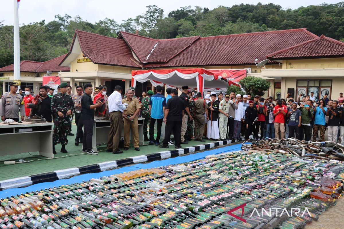 Polres Sukabumi gandeng Satpol PP bersama-sama berantas peredaran minuman keras
