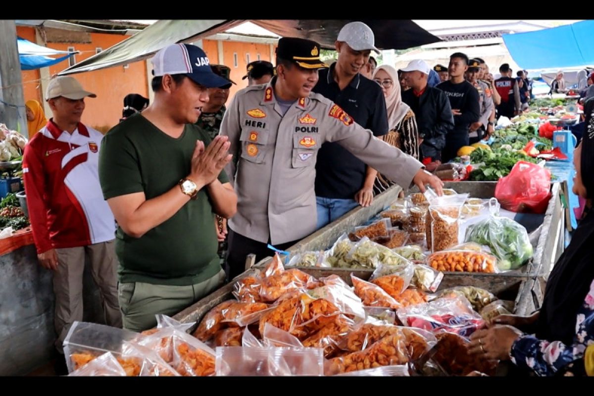 PJ Bupati dan Kapolres Lampung Barat sidak pasar pastikan harga stabil