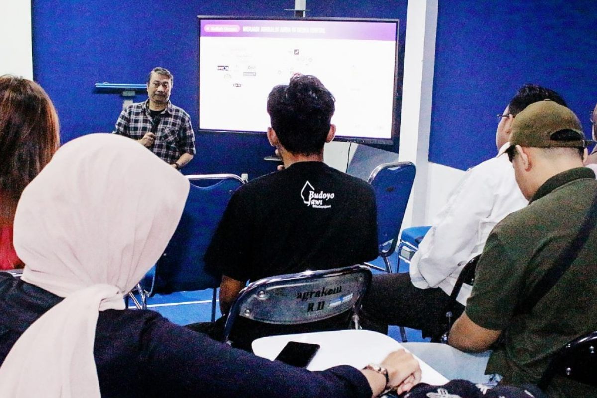 Stikosa-AWS gelar kuliah umum kupas ancaman dan peluang 