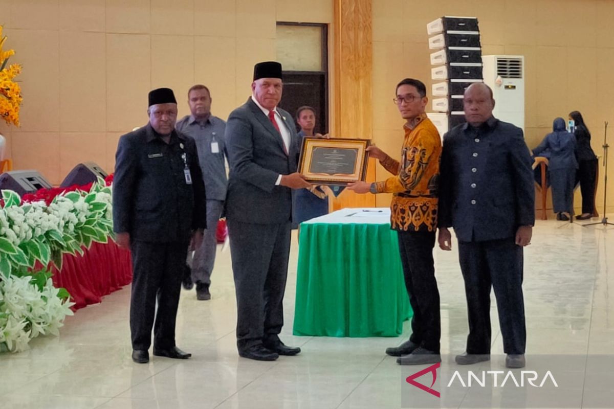 Pemprov Papua Barat terima anugerah Paritrana Award