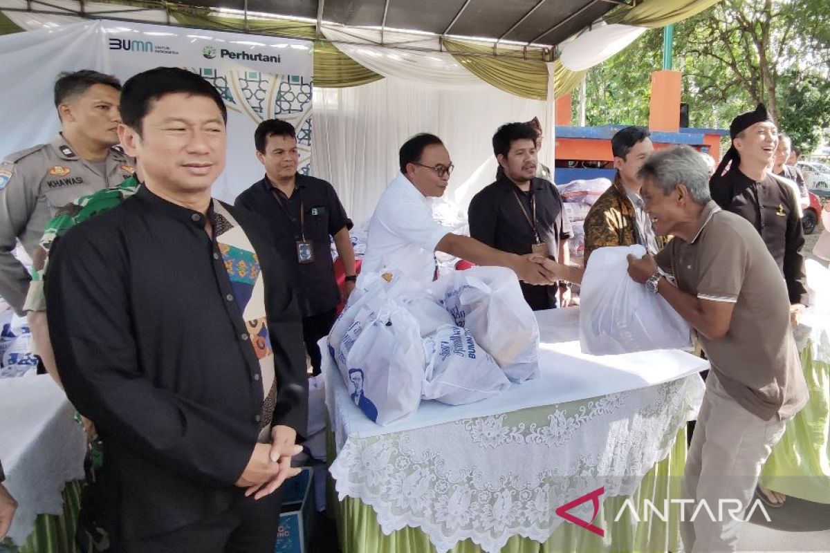 Perhutani meriahkan Ramadhan lewat bazar sembako murah di Bogor